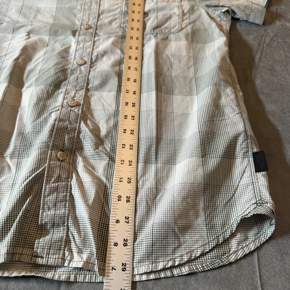 The North Face Mens Button Up Shirt M Grey Plaid Nylon Gorpcore Hiking Outdoor